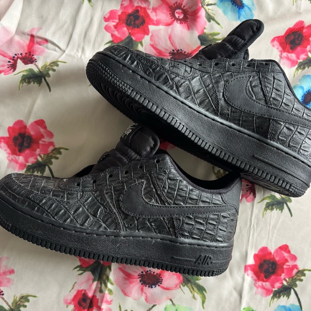 Nike Black Croc-Embossed Low Top Sneakers - Picture 8 of 8